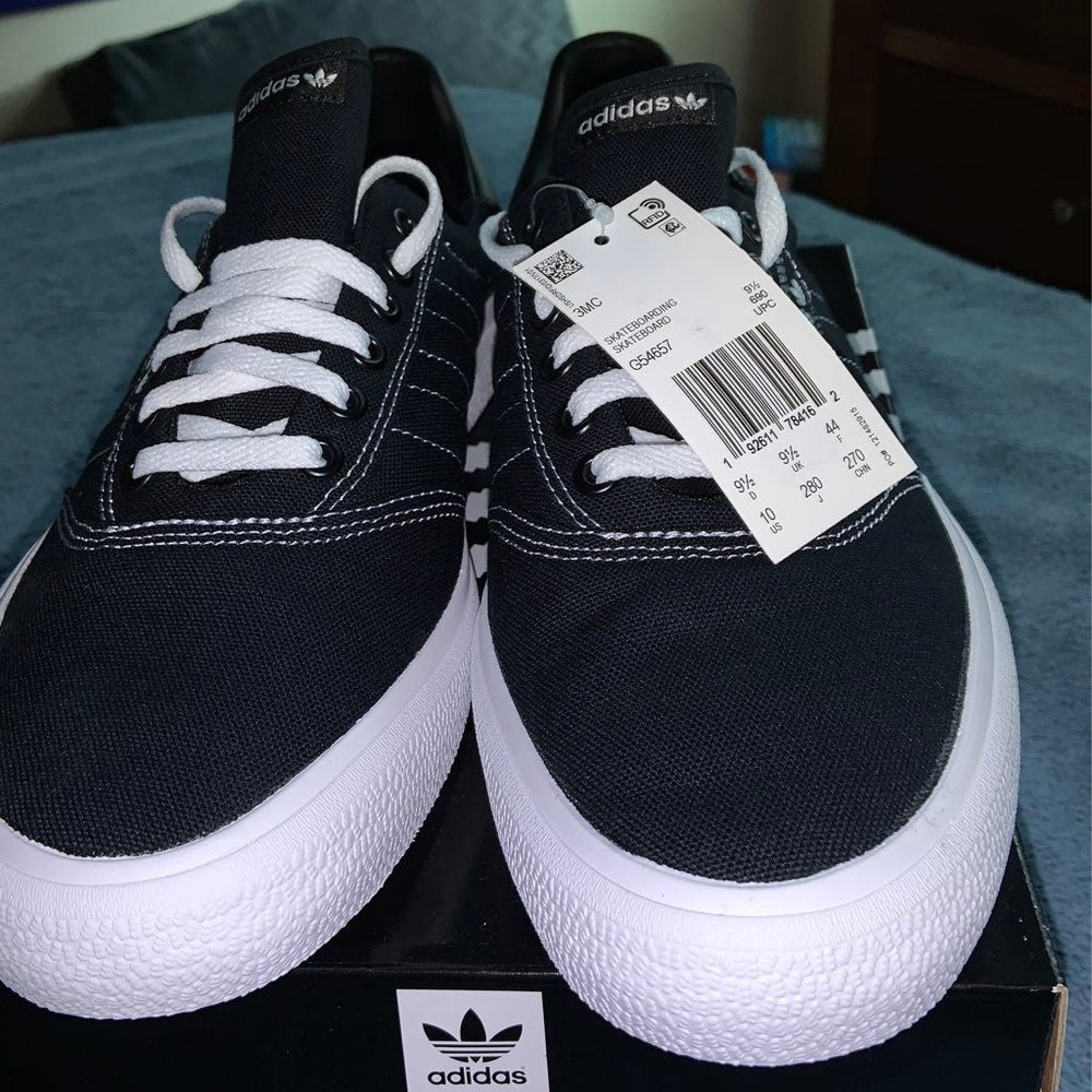 Mens ADIDAS trefoils skateboard sneaker size 10